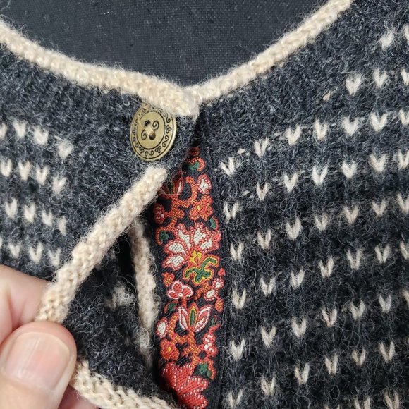 COPY - VTG Woolrich Gray Preppy Button Up Cardigan Size L - Picture 4 of 10